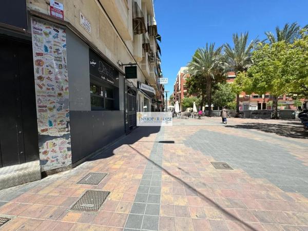 Local en calle de la Cruz del Sur