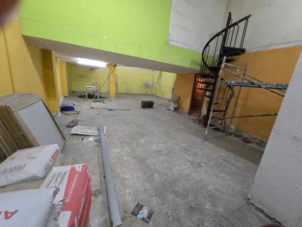 Local en avenida Alcoi