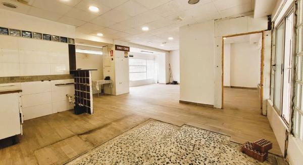 Local en avenida de Cataluña, 14