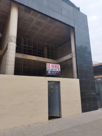 Local en calle Artista Foguerer