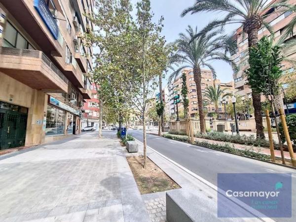 Local en avenida General Marvá