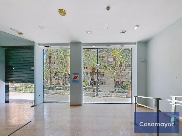 Local en avenida General Marvá