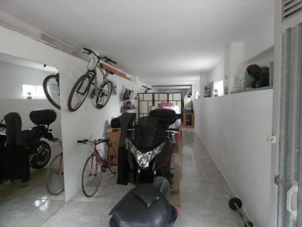 Local en calle de la Virgen de la Salud, 3