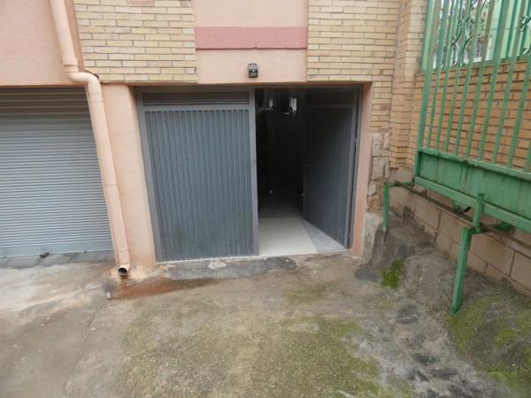 Local en calle de la Virgen de la Salud, 3