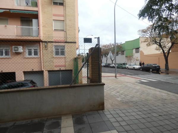 Local en calle de la Virgen de la Salud, 3