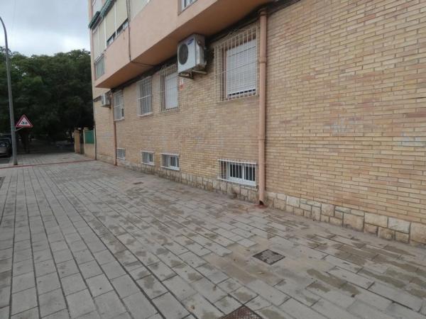 Local en calle de la Virgen de la Salud, 3