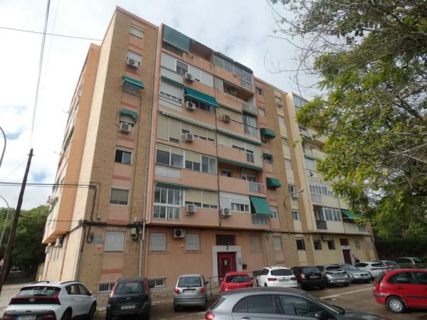 Local en calle de la Virgen de la Salud, 3