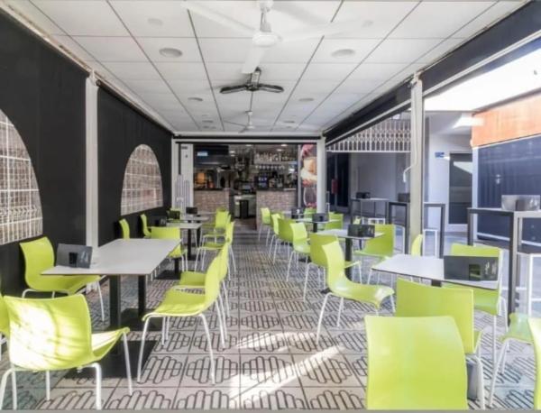 Local en avenida de Holanda, 12