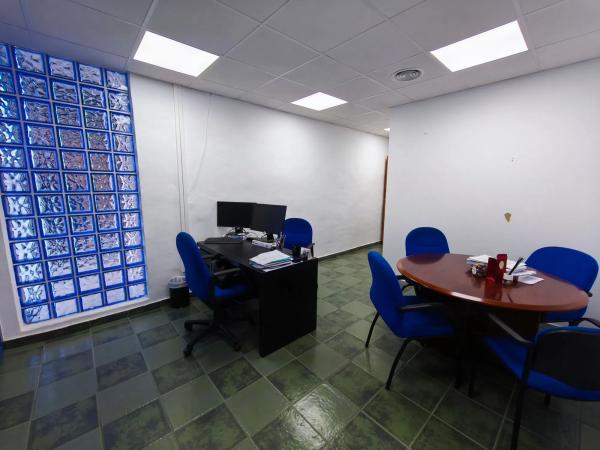 Local en avenida Deportista Isabel Fernández