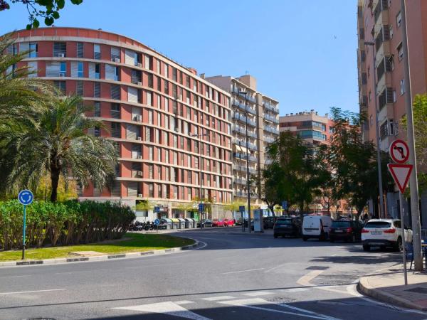 Local en avenida Deportista Isabel Fernández