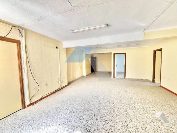 Local en avenida d'Oriola, 6