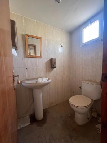 Local en camino del Faro, 11