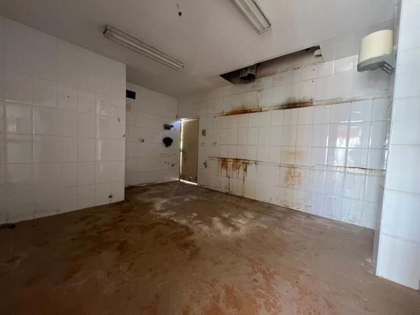 Local en camino del Faro, 11