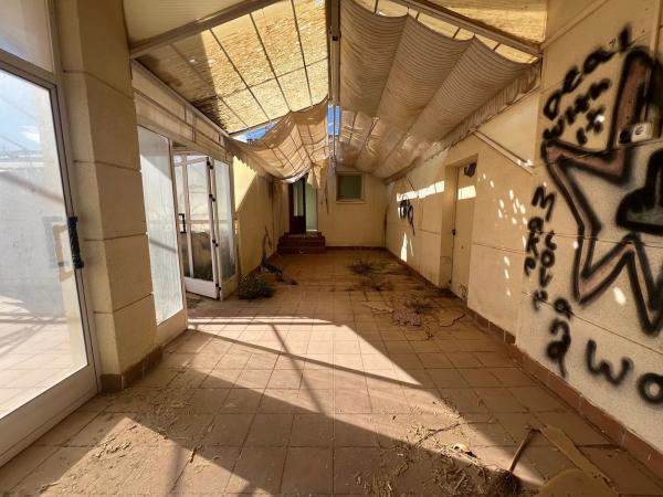 Local en camino del Faro, 11