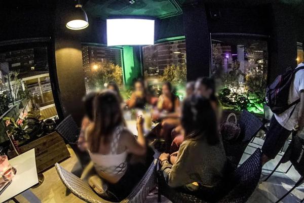 Local en avenida Países Escandinavos, 8