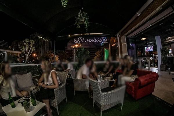 Local en avenida Países Escandinavos, 8