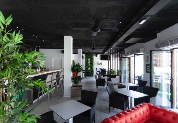 Local en avenida Países Escandinavos, 8