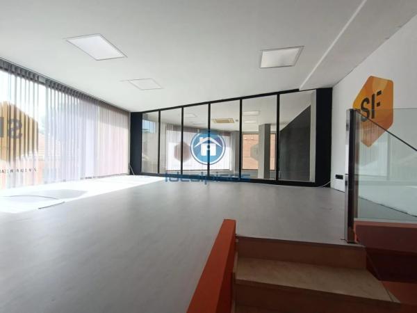 Local en calle Dámaso Abad