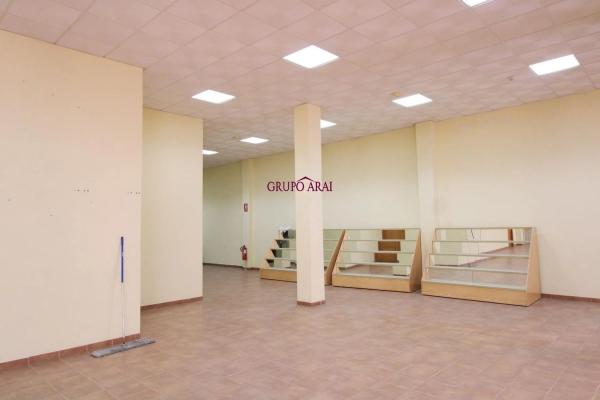 Local en avenida d'Oriola, 20