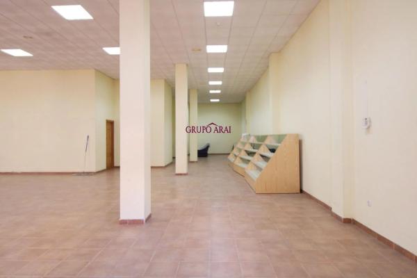 Local en avenida d'Oriola, 20