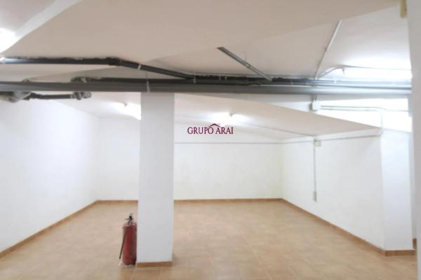 Local en avenida d'Oriola, 20