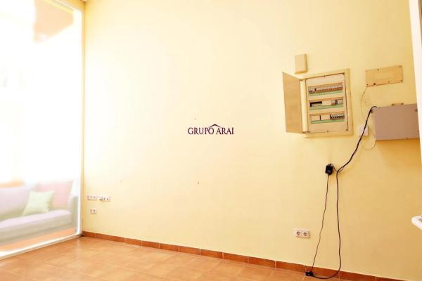 Local en avenida d'Oriola, 20