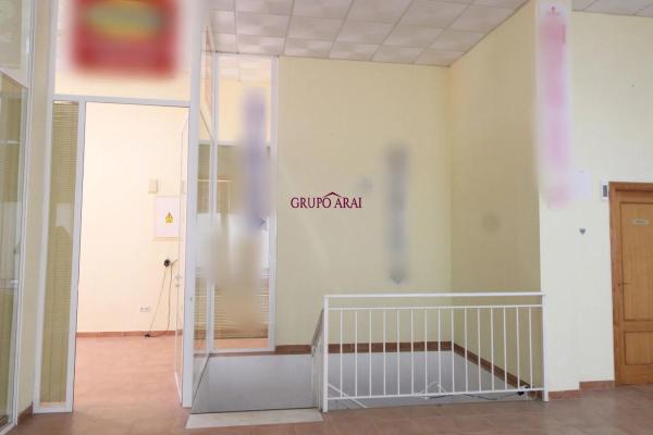 Local en avenida d'Oriola, 20