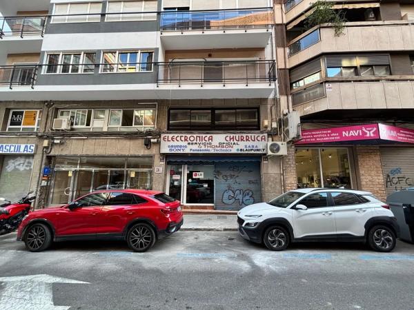Local en calle Churruca, 11