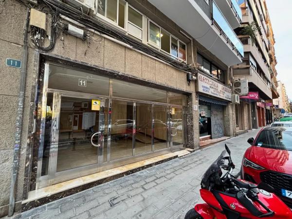 Local en calle Churruca, 11