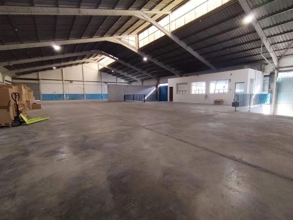 Nave en calle Abogado Andres Charques, 2