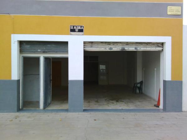 Local en calle Caracas, 23