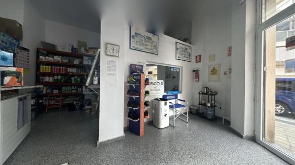 Local en calle de Confrides