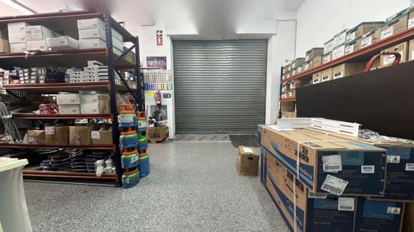 Local en calle de Confrides