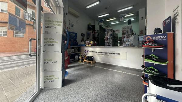 Local en calle de Confrides