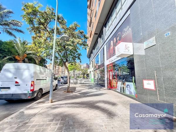 Local en avenida Pintor Xavier Soler