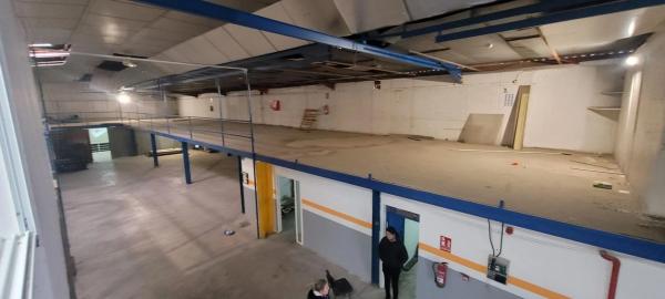 Nave en calle Rosa de los Vientos