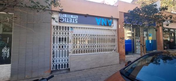 Local en calle Catedrático Lafuente Vidal, 9