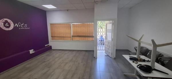 Local en calle Catedrático Lafuente Vidal, 9