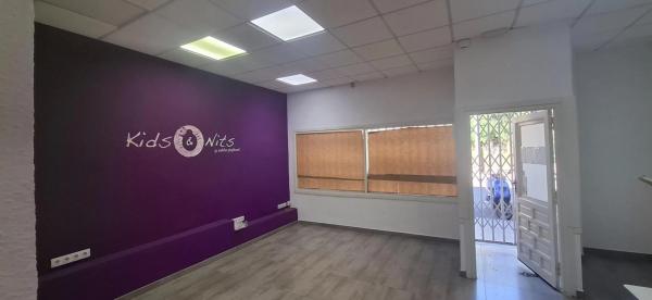 Local en calle Catedrático Lafuente Vidal, 9