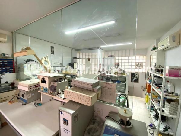 Local en avenida de Cataluña