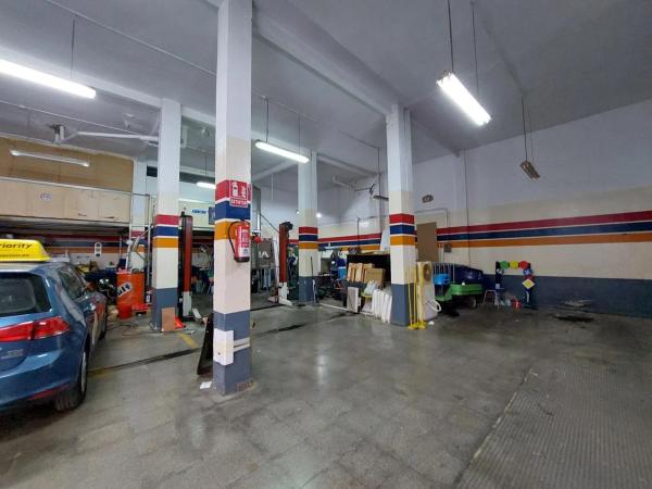 Local en calle Rosalía de Castro, 2