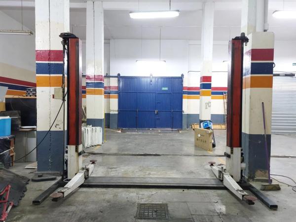 Local en calle Rosalía de Castro, 2