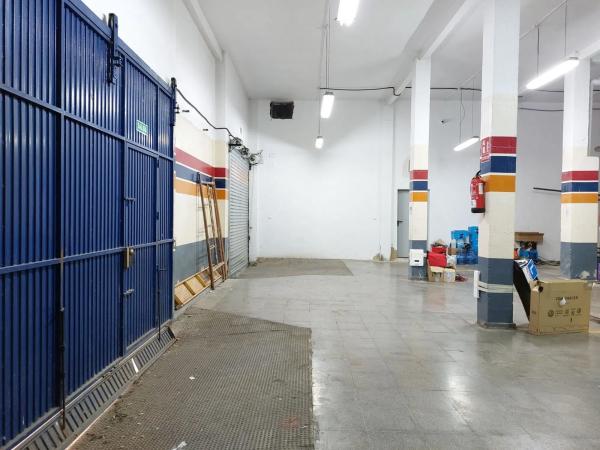 Local en calle Rosalía de Castro, 2