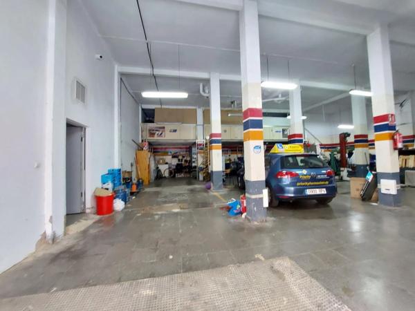 Local en calle Rosalía de Castro, 2