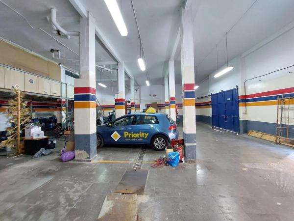 Local en calle Rosalía de Castro, 2