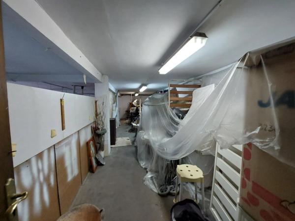 Local en calle Rosalía de Castro, 2