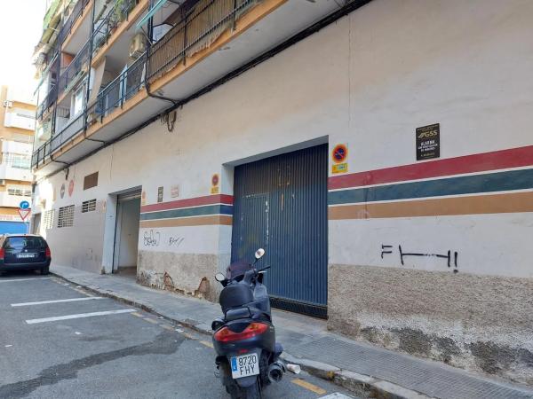 Local en calle Rosalía de Castro, 2