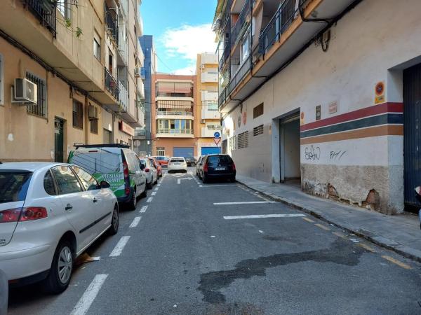 Local en calle Rosalía de Castro, 2