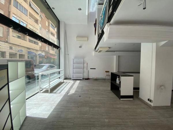 Local en calle Arquitecto Morell