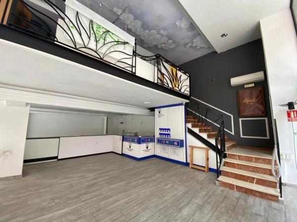 Local en calle Arquitecto Morell